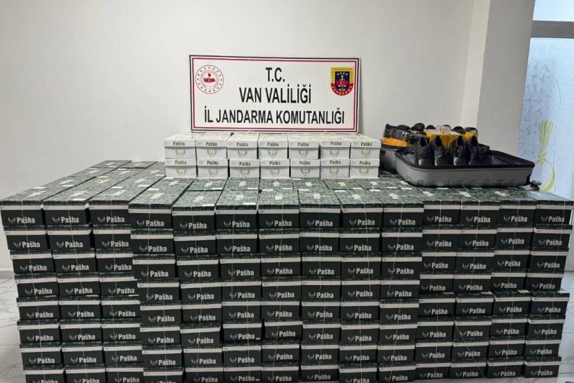 Van’da 799 çift kaçak ayakkabı ele geçirildi