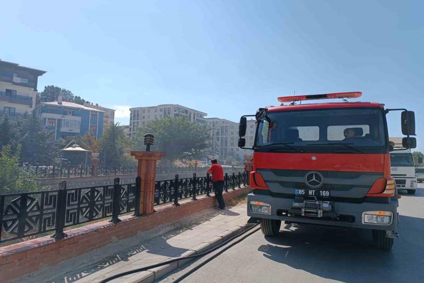 Van’da kuru ot yangını