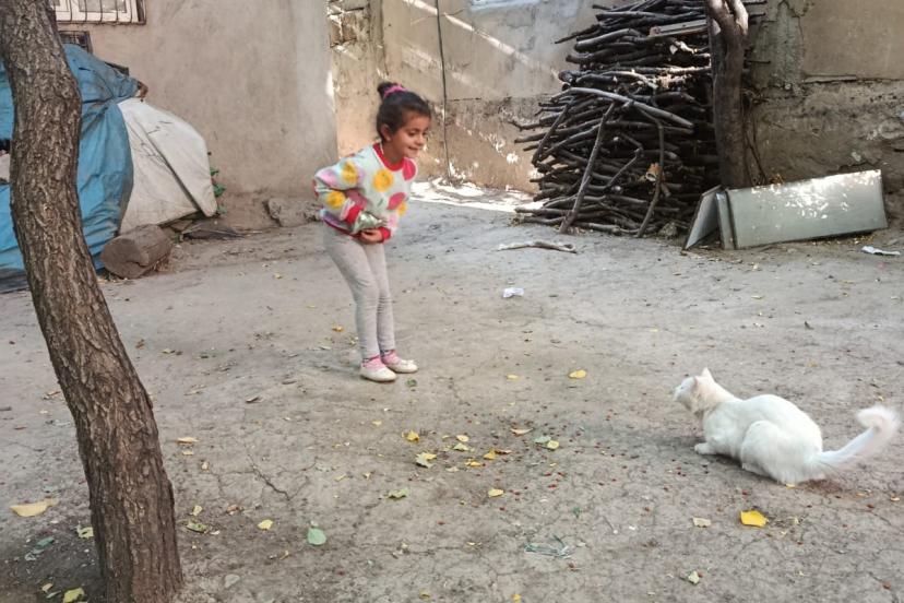 Çatak’ta minik öğrencilerden anlamlı davranış
