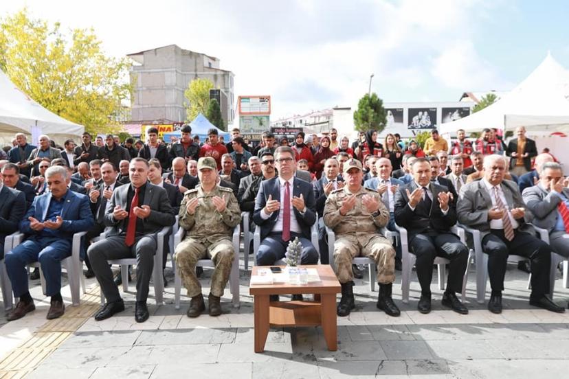 Erciş’te 2011 depreminde hayatını kaybedenler anıldı