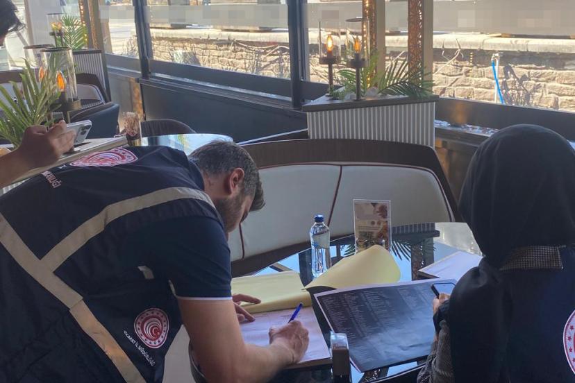 Kafe ve lokantalarda fahiş fiyatlı su satışları denetledi