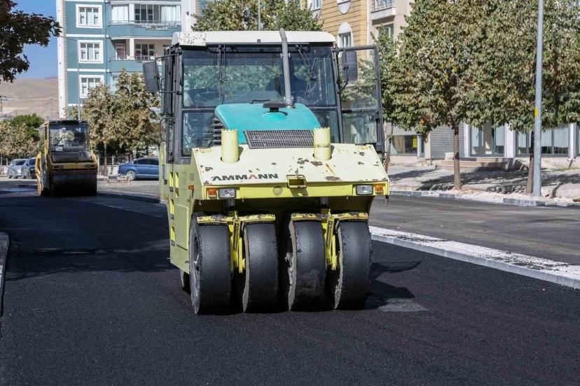 Polatoğlu Sokak’ta asfalt serimi tamamlandı