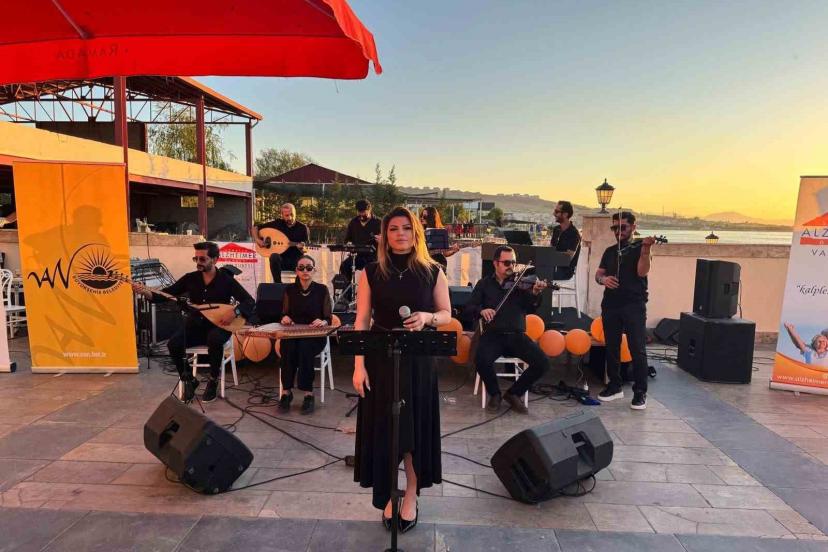 Van Büyükşehir Belediyesinin yaz konserleri binlerce sanatseveri buluşturdu
