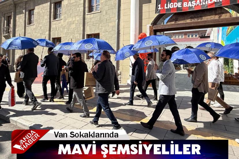 Van Sokaklarında Mavi Şemsiyeliler
