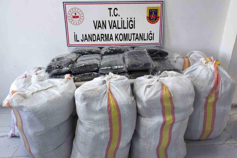 Van’da 1.1 milyon TL değerinde kaçak malzeme ele geçirildi