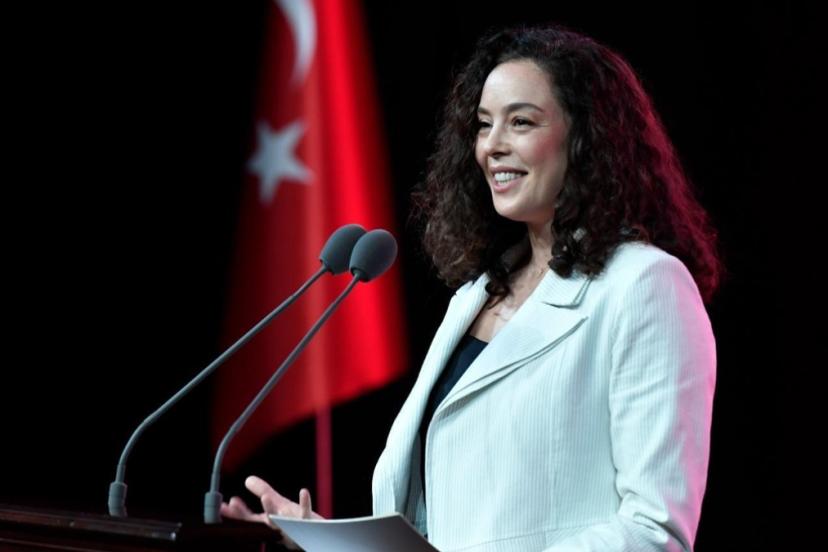Azra Akın'dan Ceren Arslan'a destek geldi