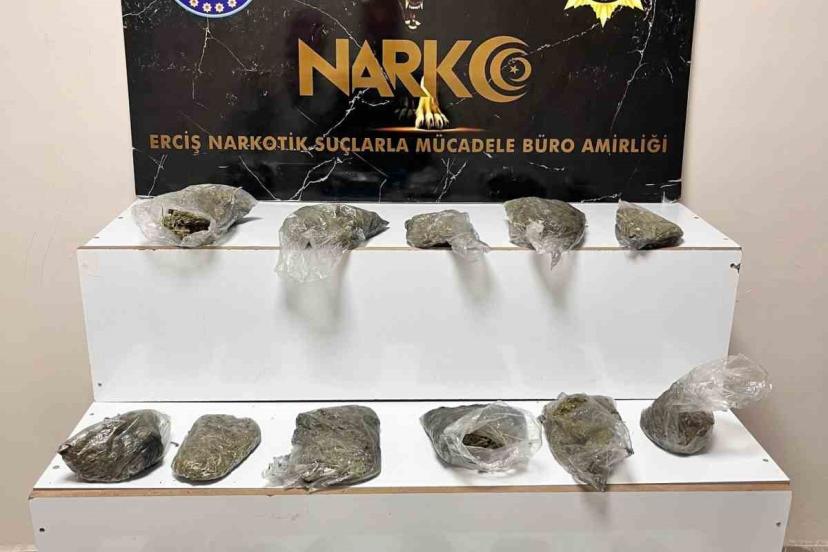Erciş’te Lastik İçi Esrar Operasyonu