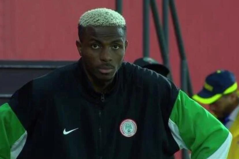Victor Osimhen gözyaşlarıyla soyunma odasına gitti