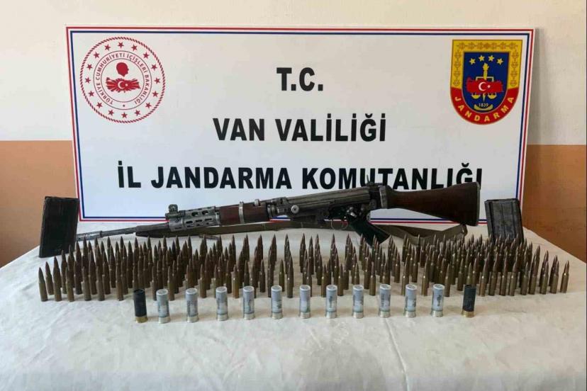 Erciş’te Belçika yapımı uzun namlulu silah ele geçirildi