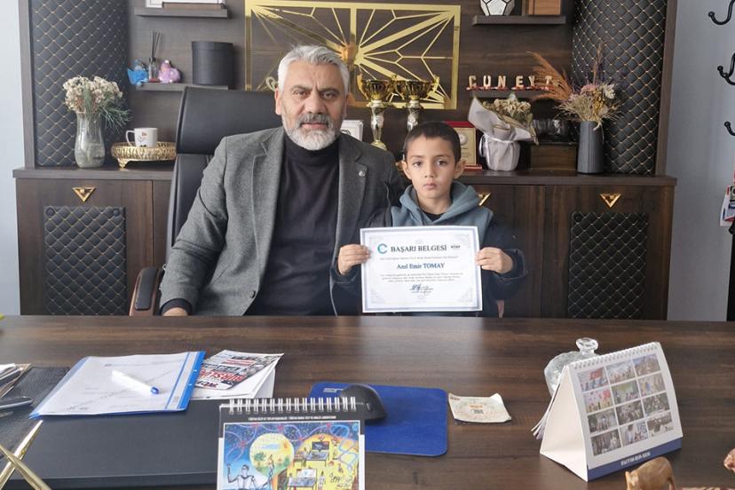 Edremit’in Gururu Anıl Emir: Kitap Okuma Yarışmasında Birinci!