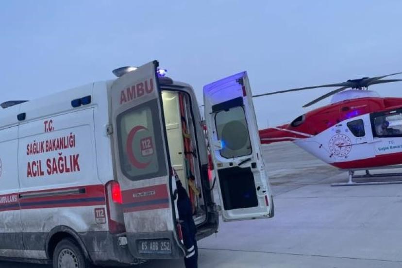 Muş’ta solunum sıkıntısı yaşayan bebek Van’a nakledildi