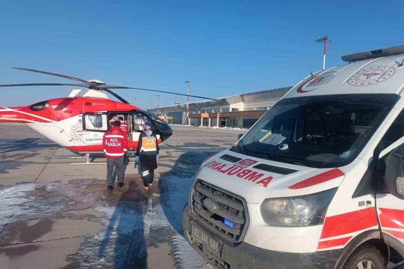Şemdinli’de sıcak su yanığı olan bebek helikopter ambulansla Van’a sevk edildi