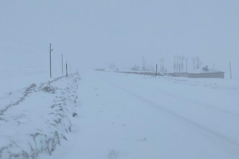 Van-Çatak kara yolu yeniden ulaşıma kapatıldı