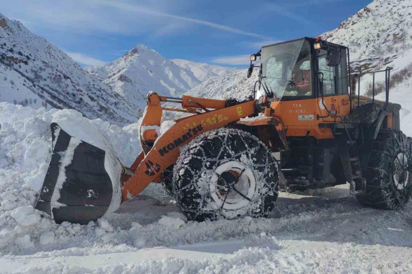 Van-Çatak yolu kontrollü olarak ulaşıma açıldı