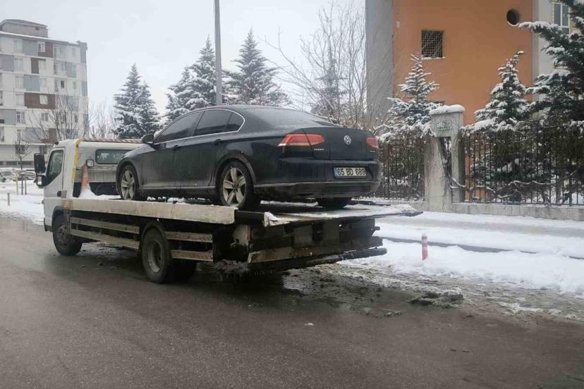 Van’da DEM Partili belediye başkanının resmi aracına haciz