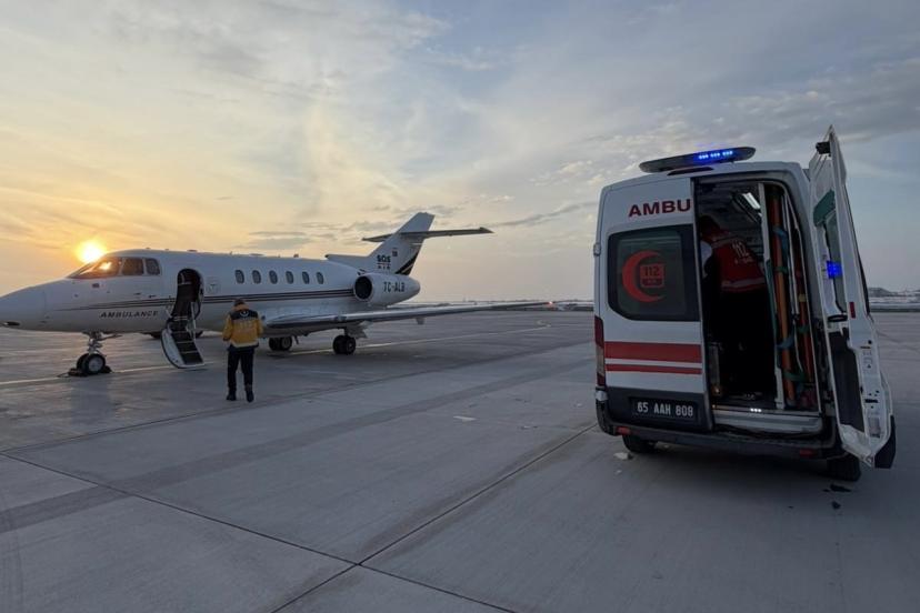 Van’da uçak ambulans bebek hastalar için havalandı