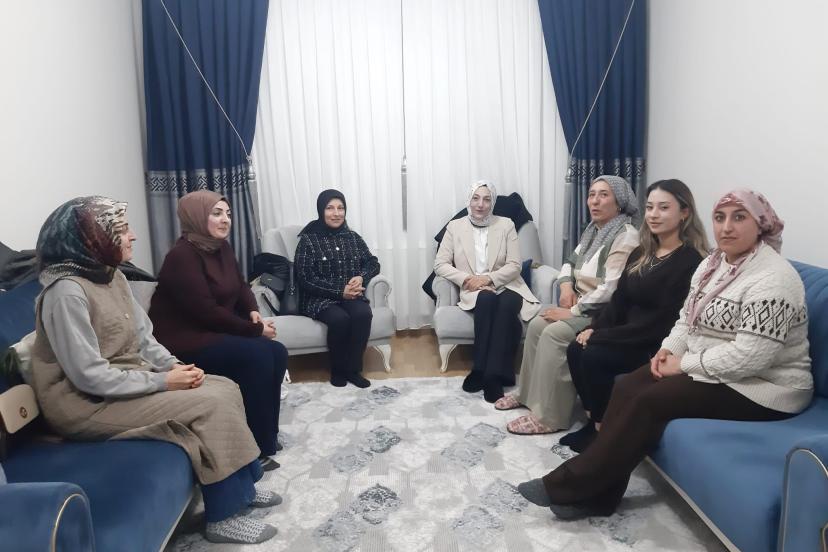 AK Parti Van Kadın Kolları Başkanından Şehit Ailesine Vefa Ziyareti!
