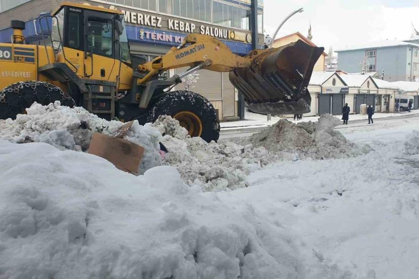 Başkale’de 13 yerleşim yerine ulaşım sağlanamıyor