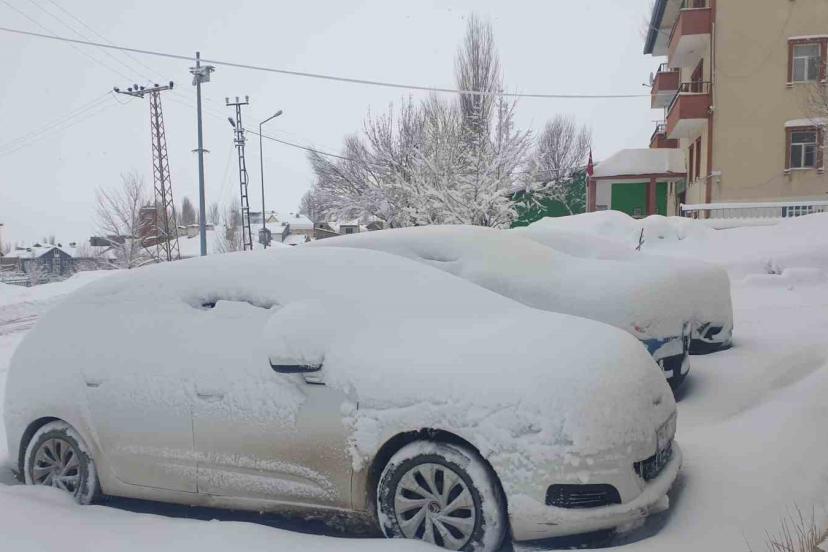 Başkale kara gömüldü32 Köy Yolu Kapanma Tehlikesi
