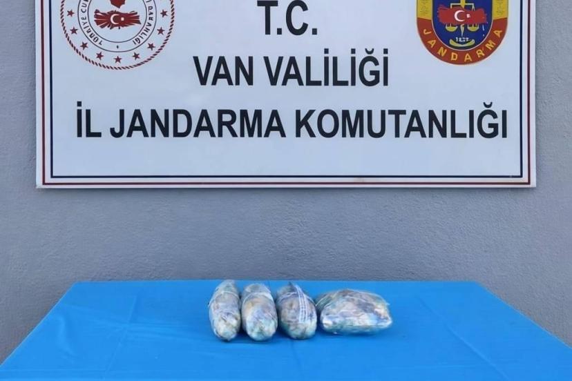 Çaldıran’da 1 kilo 978 gram kubar esrar ele geçirildi