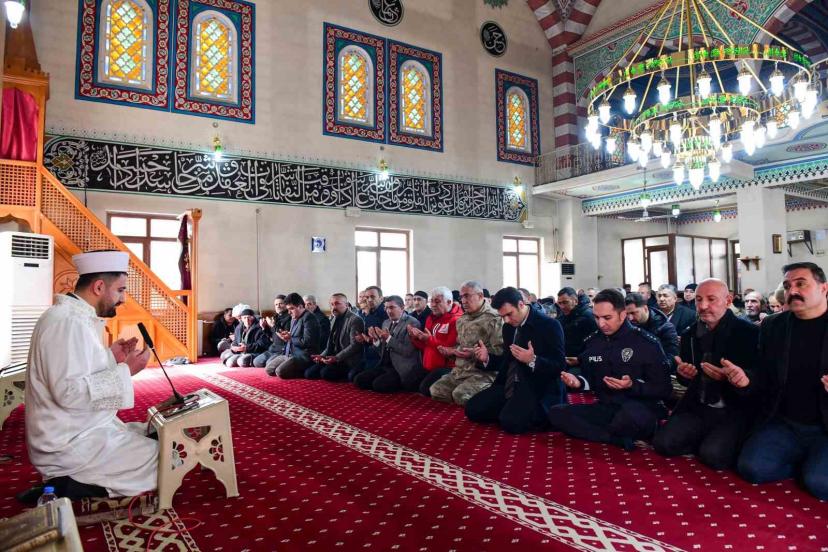 Çatak’ta çığ felaketinde hayatını kaybeden 42 kişi anıldı