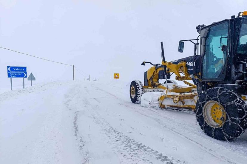 Van’da 141 yerleşim yerinin yolu kapandı