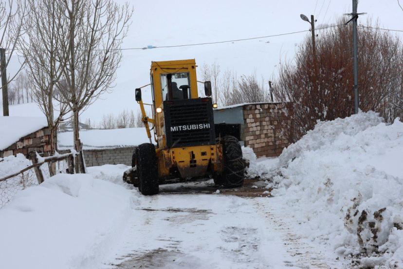 Van’da 76 yerleşim yerinin yolu kapalı