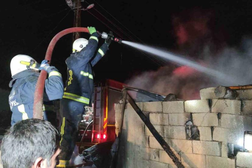 Van’da korkutan ahır yangını: 3 inek son anda kurtarıldı
