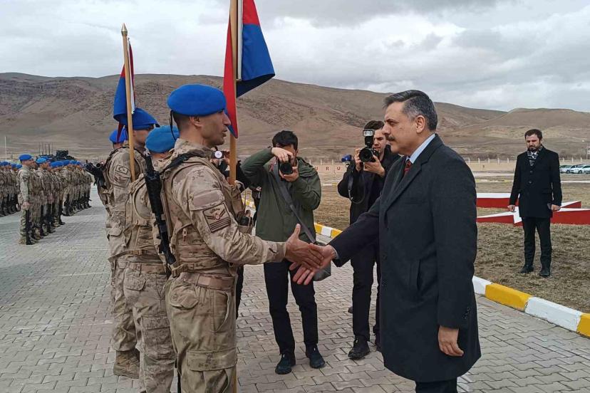 Bakan Çiftçi, asker ve vatandaşlarla bayramlaştı