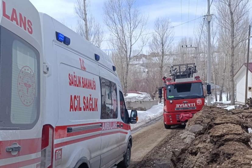 Başkale’de korkutan yangın: 3 çocuk tedavi altına alındı