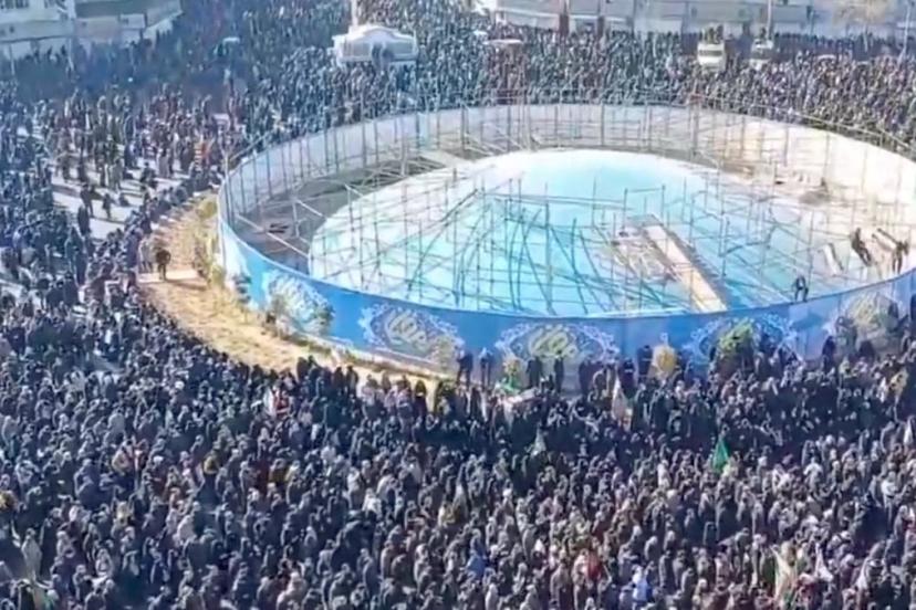 Hamaney'in ölümü sonrası halk meydanlara indi