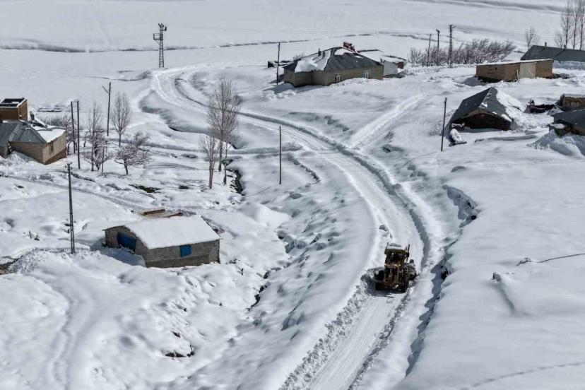 Van’da kardan dolayı kapanan 390 yoldan 355’i açıldı