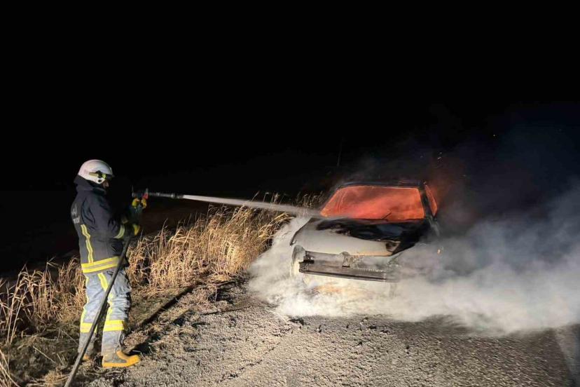 Van’da seyir halindeki otomobil yandı