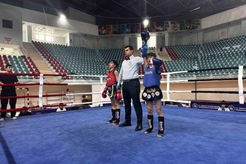 Çataklı öğrenci Muay Thai Türkiye Şampiyonu oldu