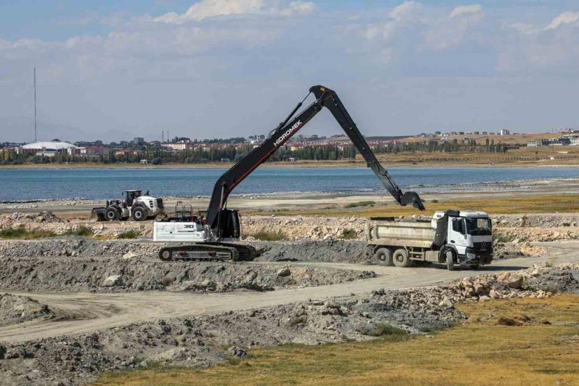 Van Gölü’nde 2 milyon 86 bin metreküp dip çamuru temizlendi