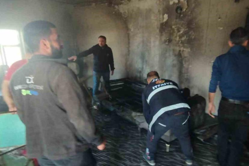 Başkale’de ev yangını