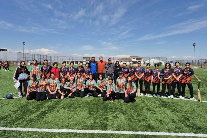 Fevzi Geyik Ortaokulu 8 branşta bölge finallerine yükseldi