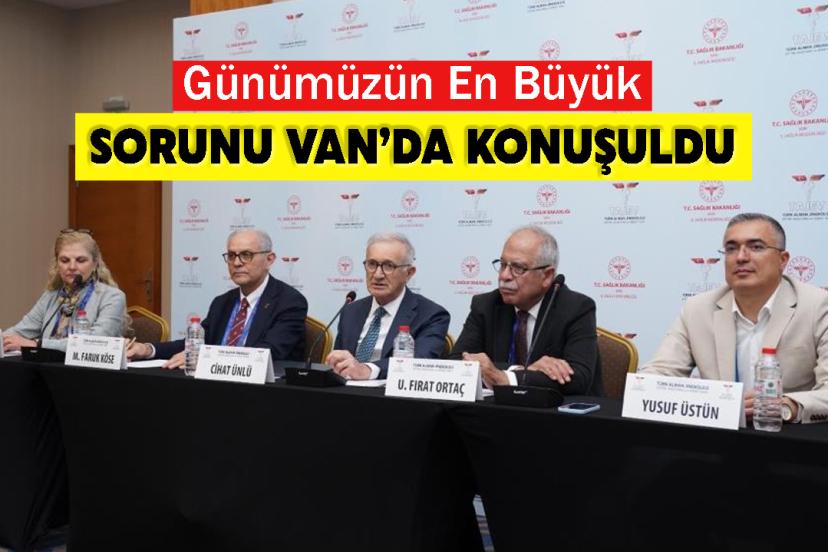 Uzmanlardan ‘Sanal mecra’ uyarısı: "Asla hekim muayenesinin yerini almamalı"