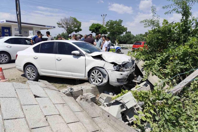 Van’da trafik kazası:2 yaralı