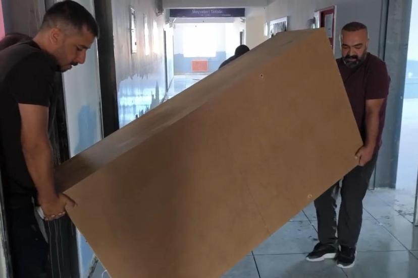 Van’da öğretmenler okulun yükünü birlikte omuzladı