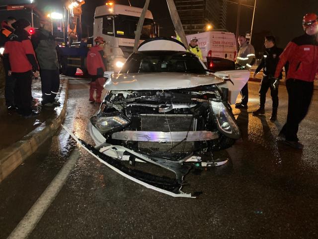 Kontrolden çıkan otomobil çaya uçtu! 1 kadın boğularak can verdi, 3 kişi yaralandı
