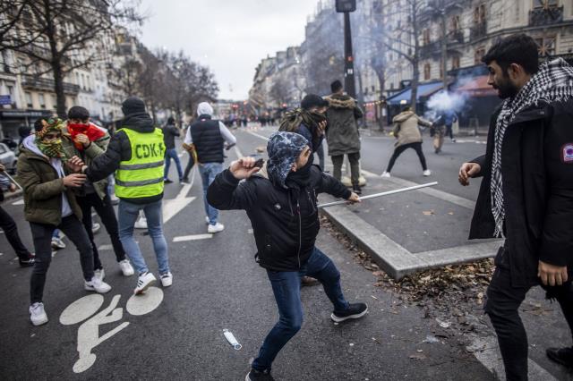 Fransa'dan Paris'teki protestoları daha da körükleyecek karar: Saldırganın gözaltı kararı kaldırıldı