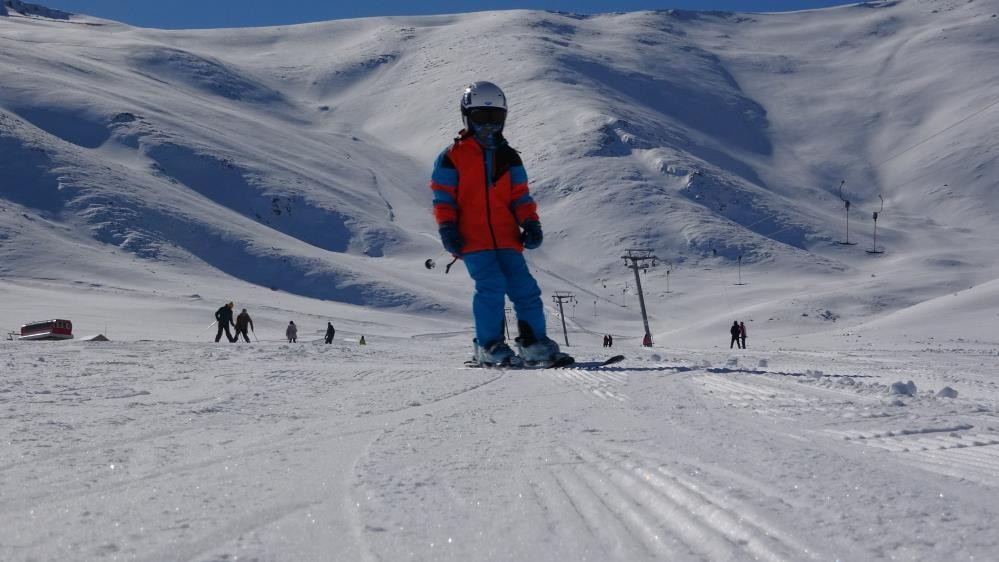 Van’da beklenen kar yağmadı: Kayak sezonu açılamadı