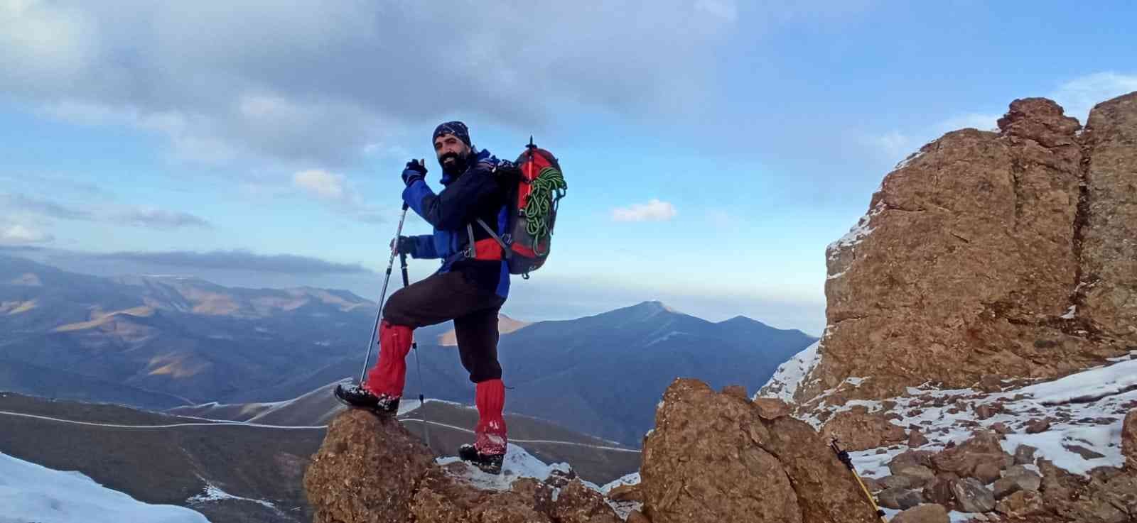 Vanlı dağcılar 3 bin 100 rakımlı Dernekos Dağı’na tırmandı