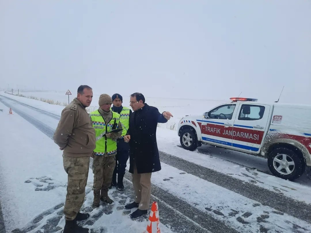 Kaymakam Türker’den sürücülere kar lastiği ve zincir uyarısı