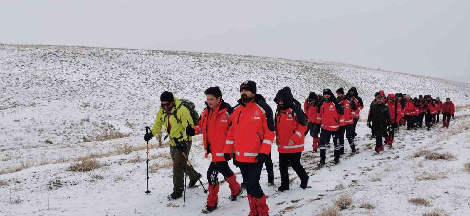 Van’da 36 UMKE gönüllüsü Gören Dağı’na tırmandı