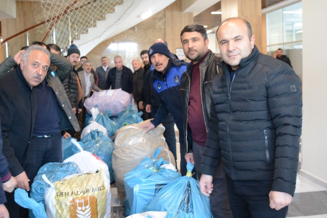 Tuşba Belediyesinin yardım tırları deprem bölgesine ulaştı