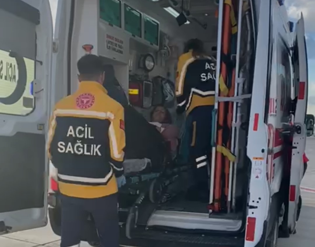 Ambulans helikopter düşük tehlikesi olan kadın için havalandı
