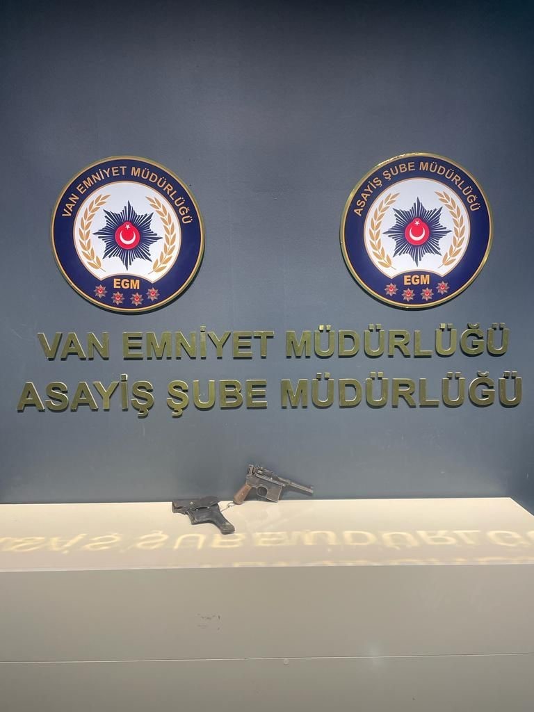 Van’da değişik suçlardan 14 kişi tutuklandı