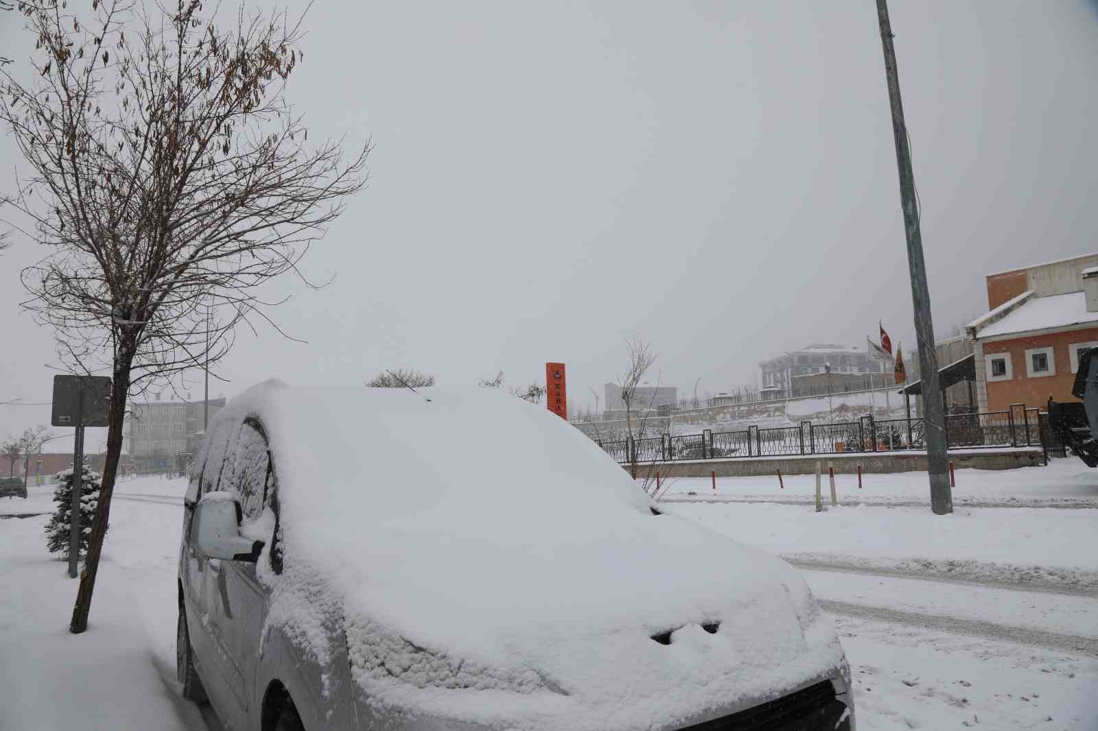 Başkale’de 38 yerleşim yerinin yolu ulaşıma kapandı